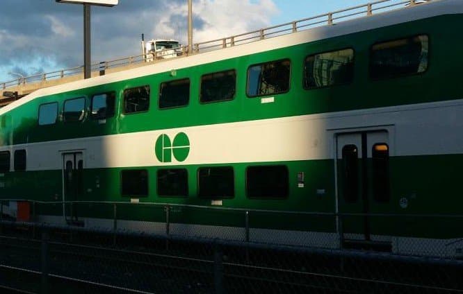 미시사가 GO 열차 건널목서 충돌 사고… 10대 소년 참변