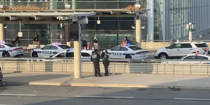토론토 피어슨공항 제1터미널, 경찰 총격으로 30대 남성 사망