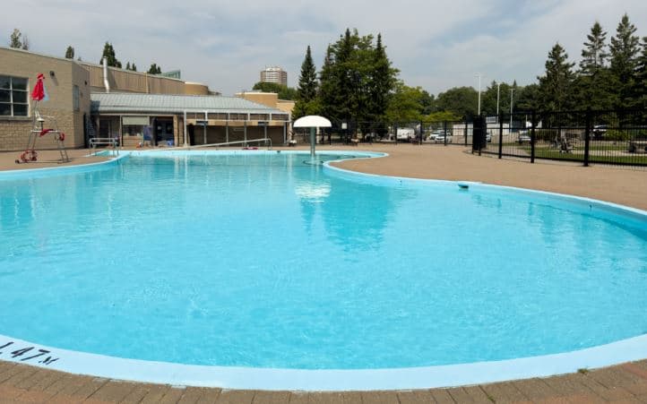 토론토 야외 수영장, 6월 14일 개장하는 15곳