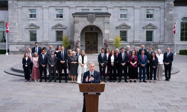 트뤼도 그림자 벗은 마크 카니 총리 '첫 정규 내각 대개편'