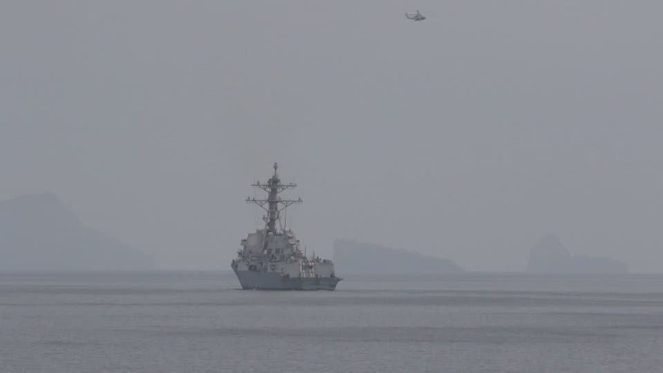 트럼프 “미 해군 호르무즈 역봉쇄”… 이란 자금줄 전격 차단