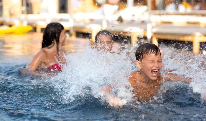 열대야 토론토에 폭염경보 발령…자정까지 수영장 개방