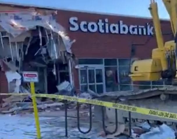 이젠 굴착기까지 사용?… 스카보로 스코샤뱅크 은행털이 미수