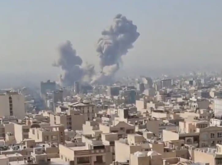 [속보] 美·이스라엘, 이란 수도 테헤란 공습 … 중동 전면전 위기