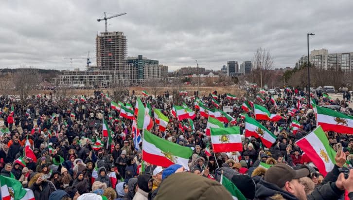 "이란의 민주주의 외침, 토론토가 응답했다” 리치몬드힐 1천여 명 집결