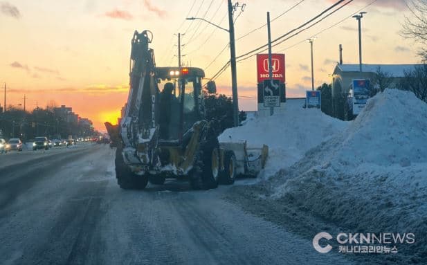 폭설 강타한 토론토, 제설 작업 박차 … 금요일 오후엔 '눈 소식'