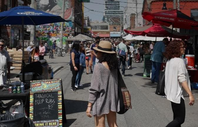 토론토 켄싱턴 플리마켓 개장… "도심 속 이색 축제"