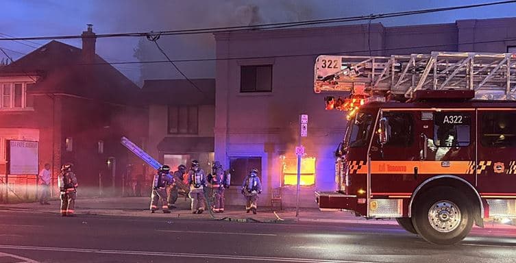스카보로 인도 음식점 방화 추정 화재… 영상 찍으며 불 질러