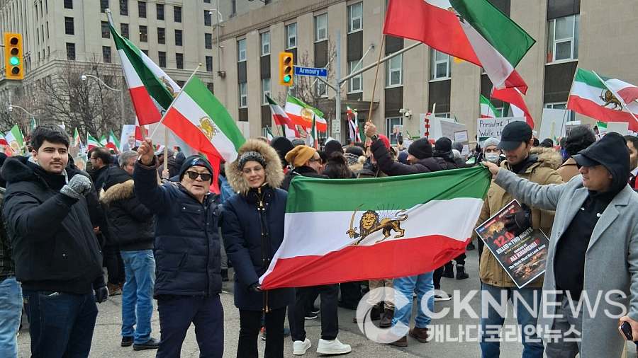이란 시위 사망자 2,500명 넘어… 이란계 토론토 주민들 집단 시위