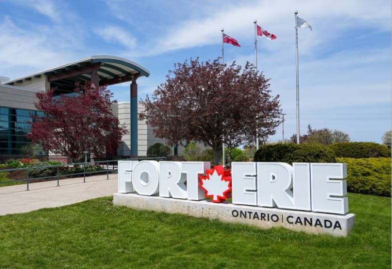 "길 헤매다가 국경 검문에  털컥" … 여권·카드 위조 일당 3명 검거