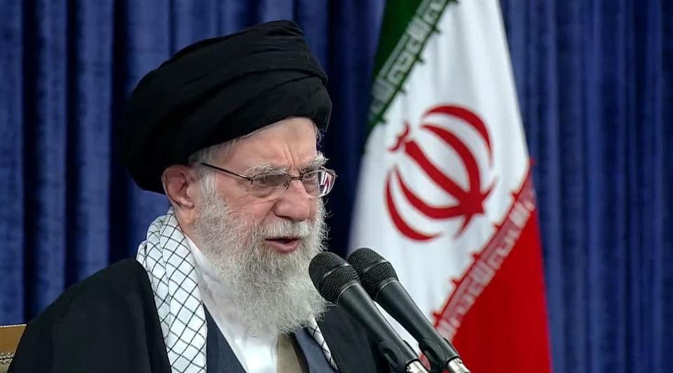 [속보] 이란 최고지도자 '하메네이' 사망 … 트럼프 "시신 사진 확인"