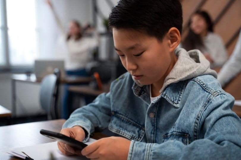 온타리오주, 학교내 휴대전화 사용 ‘전면 금지’ 규제 강화 