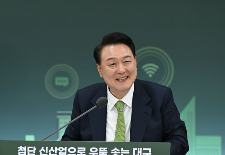윤 대통령 '의대 정원 확대 타협 대상 아냐'