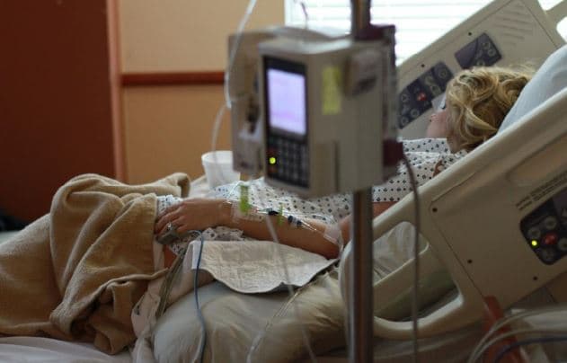 독감 폭탄'에 휘청이는 온타리오 응급실