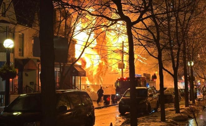 [속보]요크빌 타운하우스 대형 화재 발생…인접 건물로 번져