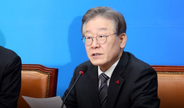 [속보] 더불어민주당 이재명 대표 피습 '목 부위 찔려'