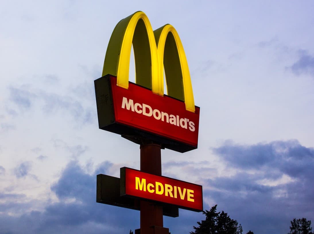 맥도날드 캐나다, '음료 &amp; 커피 1달러' 행사 