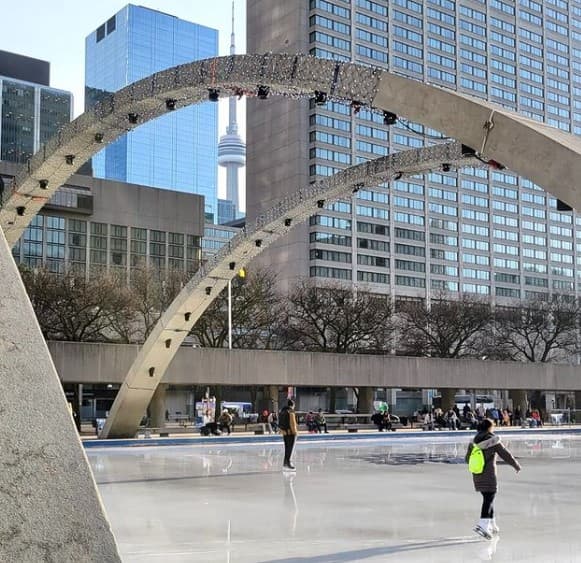 토론토시청 앞 스케이트장 17일(일) 공식 폐장
