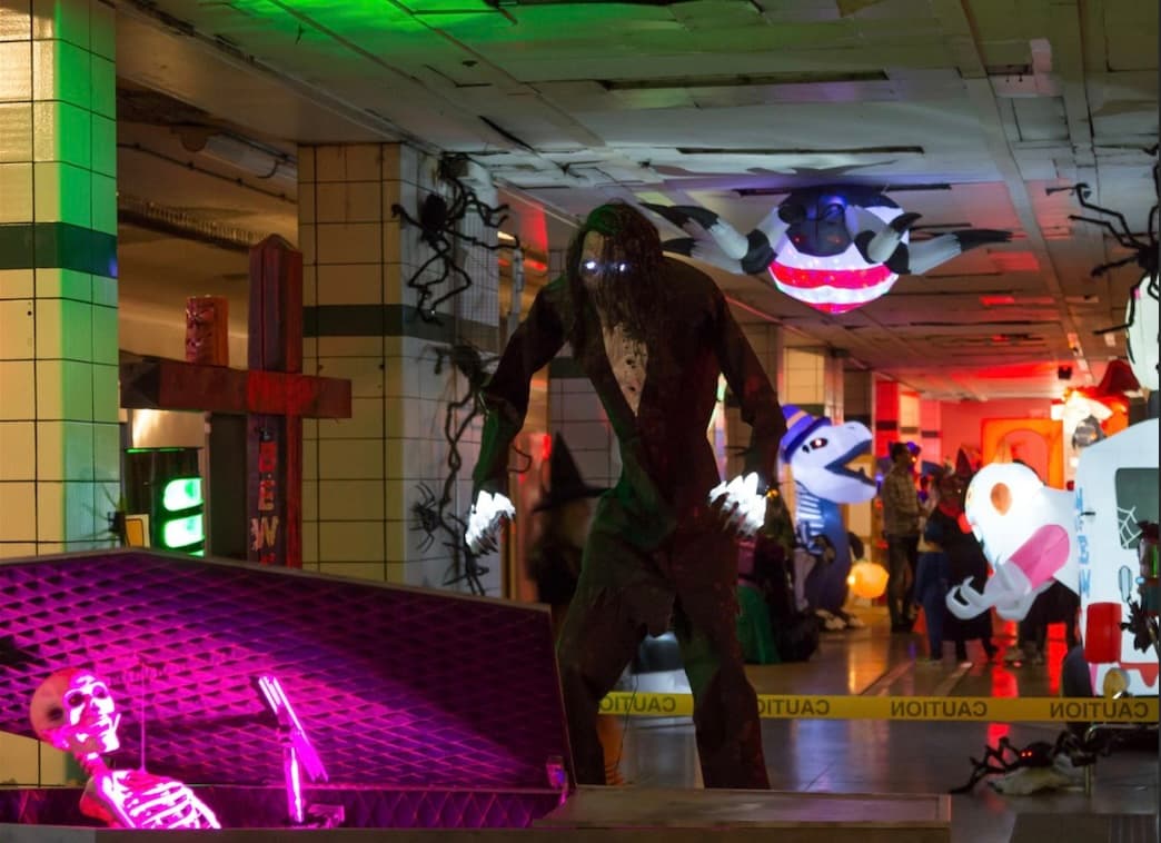 버려진 TTC 로워 베이역 '할로윈 유령의 집' 변신