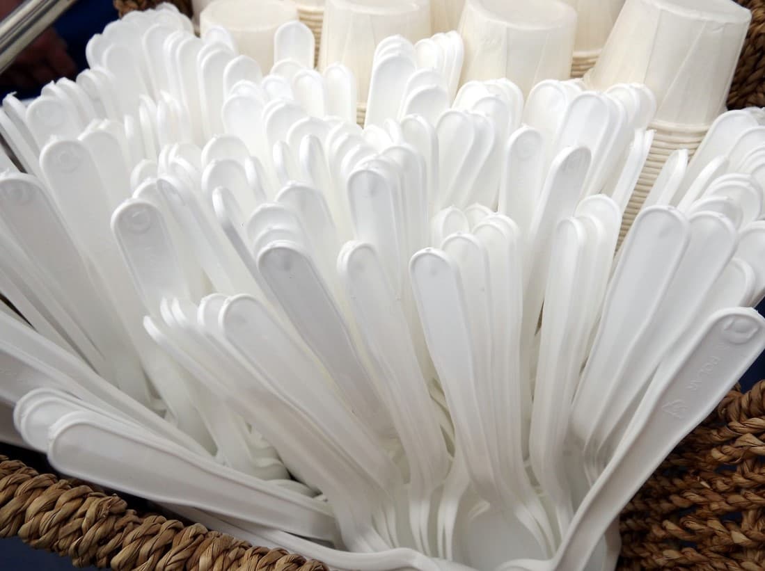 토론토 식당들 '일회용품, 이젠 요청할 경우만 제공'