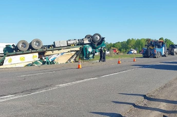 404고속도로 북쪽 방면, 경찰 단속 중 추돌사고 발생 '일시 폐쇄'