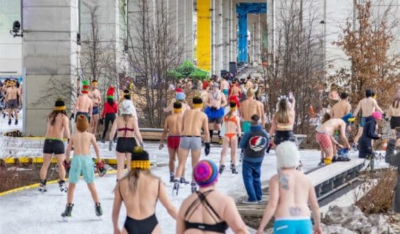 아무리 추워도 도전! "토론토 북금곰 스케이트" 행사 개최