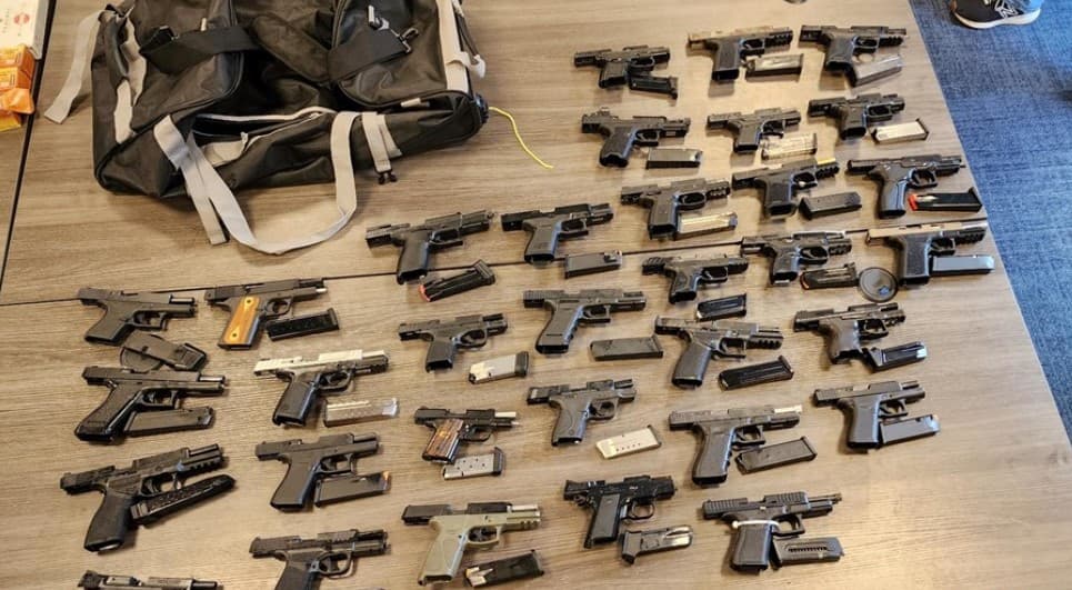 온주 경찰 '역사상 최대규모 불법총기 압수'