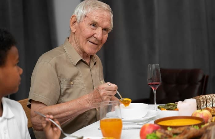 노년기 밥 '씹는 시간' 늘어나면 '치매 신호'?
