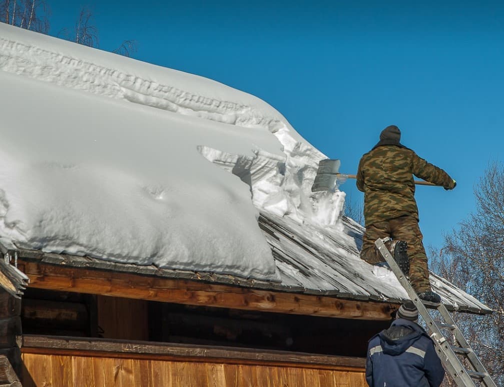 겨울철 제설작업 노인 심장마비 위험성 높아