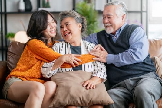 캐나다 이민성 '부모·조부모 영주권 초청 신청 중단'