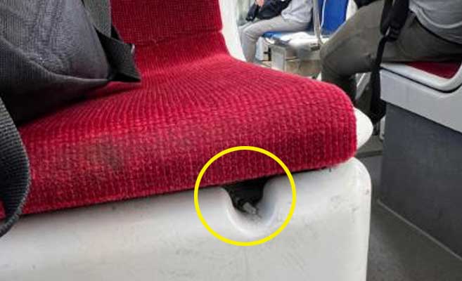 토론토 TTC 스트릿카 좌석 밑에 주사기가? … 승객 불안감 확산