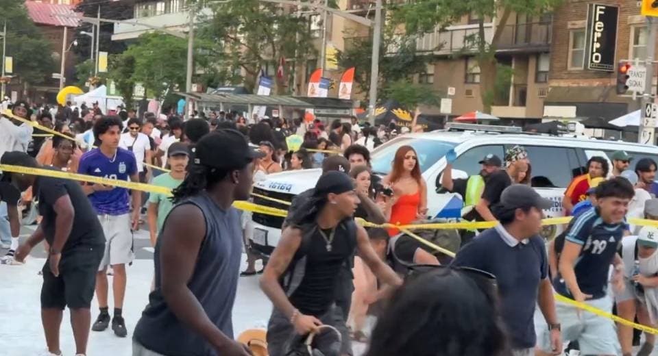 토론토 다운타운 살사 축제 총기 난사… 2명 사망, 5명 부상