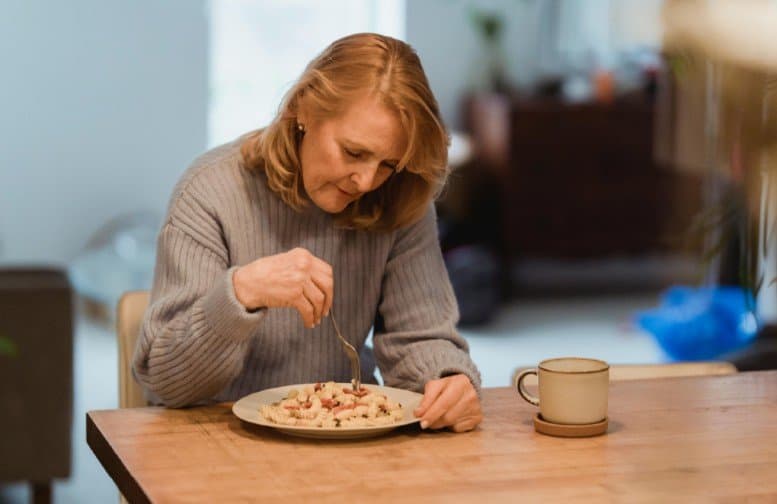 "애 키운 게 죄?" 평생 일해도 가난한 캐나다 노인 여성들