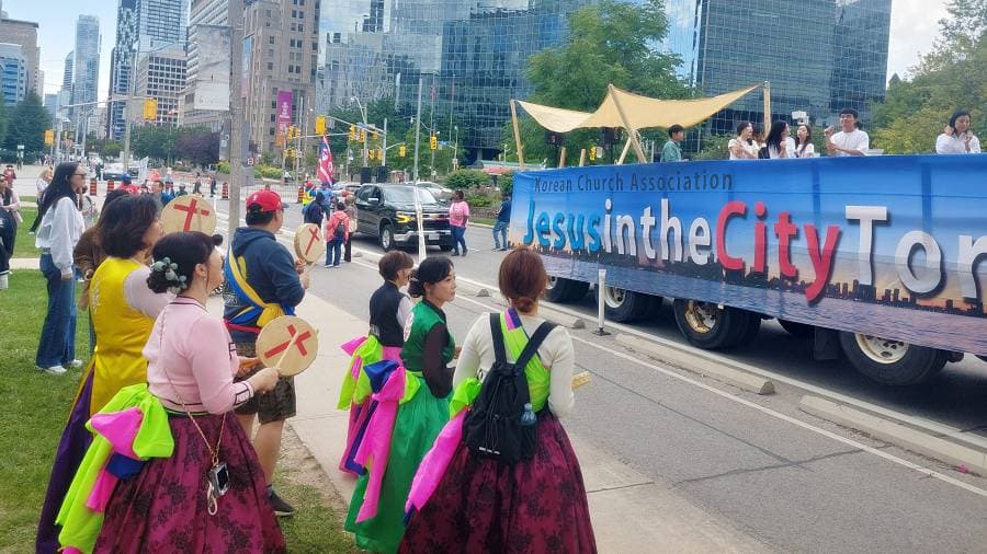 '2025 지저스 인 더 시티 퍼레이드' 성료 … 토론토 도심 복음 행진