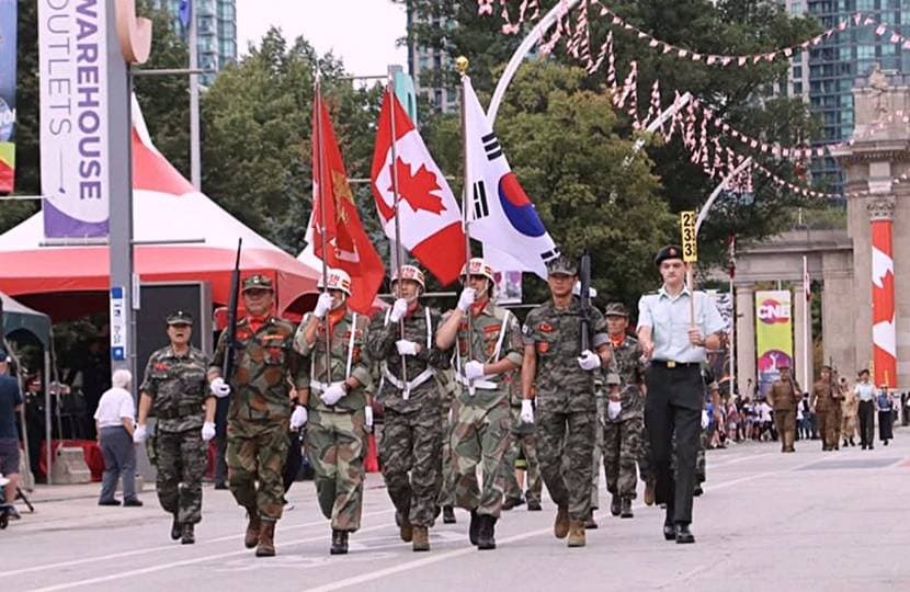 토론토 해병대 전우회, 105년 전통 'CNE 워리어스 퍼레이드' 성료