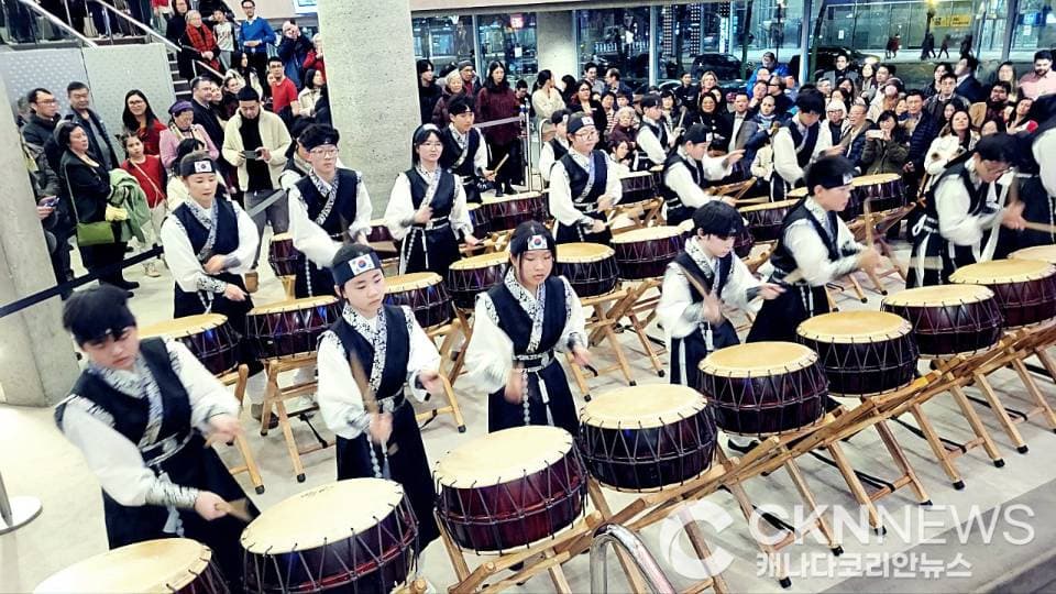 “토론토 흔든 K-리듬” 한비트 난타팀, TSO 설 축제 초청 공연 성료