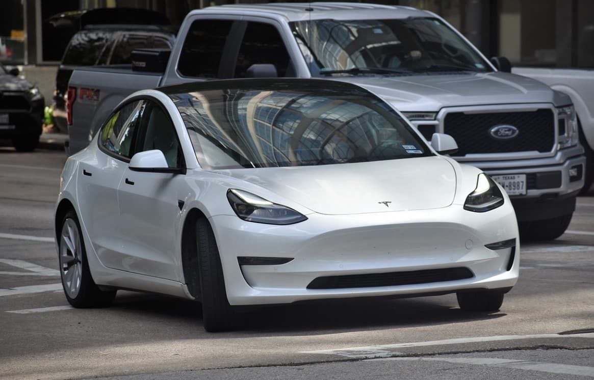 경영 악화 테슬라 전기차 '가격 인하' 승부수