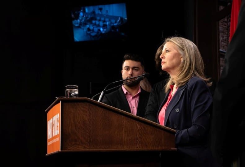 ์ ๋ฏผ์ฃผ๋น ๋งค๋ฆฟ ์คํ์ผ์ค ๋ํ โ์ฒญ๋
์ค์
์ฌ๊ฐํ๋ฐ ๋ณด์กฐ๊ธ ์ญ๊ฐ์ ๊ฐํนโ