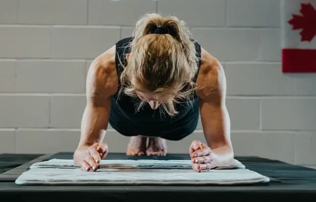 플랭크를 4시간 반이나⋯캐나다 50대 여성 '기네스 신기록'