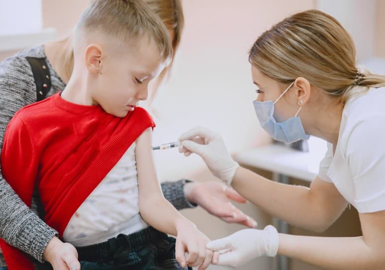 워털루 초등생 3천명, 예방주사 미접종 정학 처분