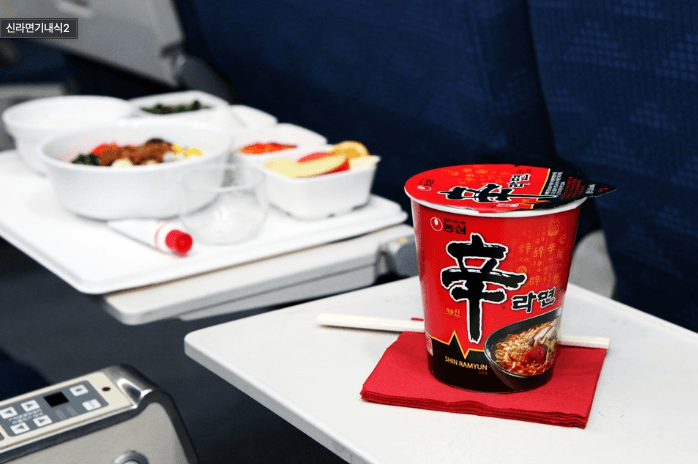 기내식 컵라면' 이제 못 먹는다⋯대한항공, 일반석 라면 제공 중단