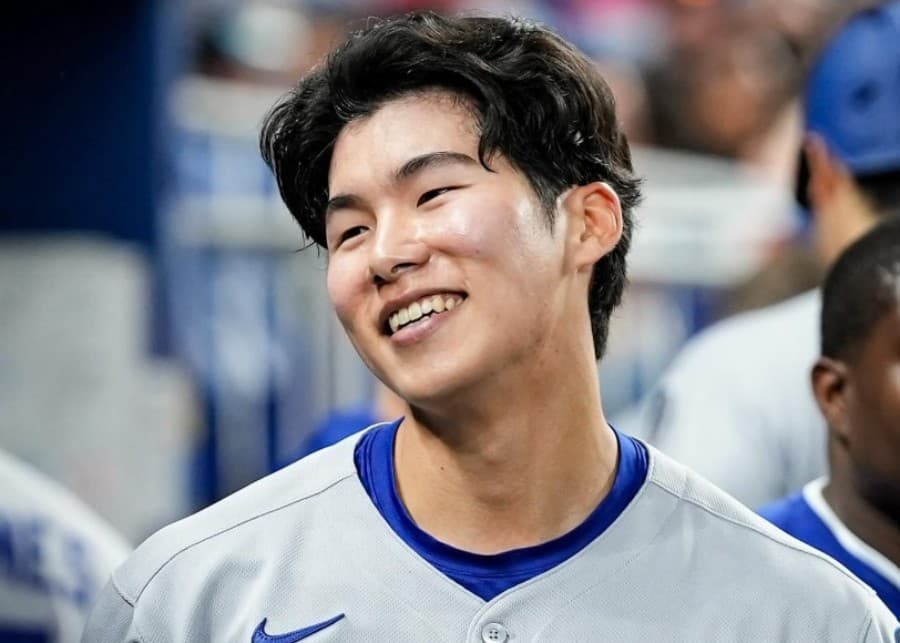 LA 다저스 김혜성, 귀국 기자회견 '부친 빚 문제'로 논란