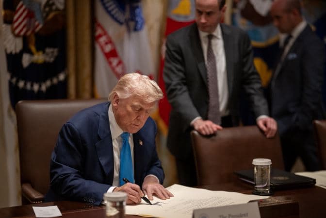 트럼프 대통령, 관세 수익으로 '美 국민 1인당 2천달러 지급' 선언